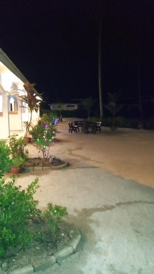 Mazza Nur Motel Pantai Cenang  Buitenkant foto